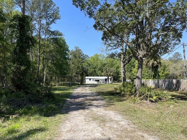 103 Sherri Lee Ter in Satsuma, FL - Building Photo - Building Photo