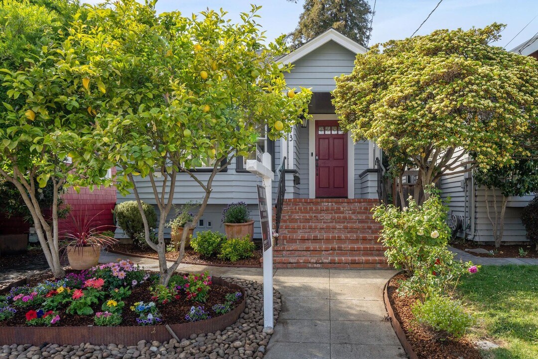 1373 Fountain St in Alameda, CA - Building Photo