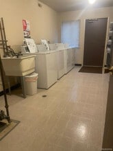270 E Thirteen Mile Rd in Madison Heights, MI - Building Photo - Building Photo