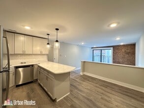 1220 N La Salle Dr, Unit M02B in Chicago, IL - Foto de edificio - Building Photo