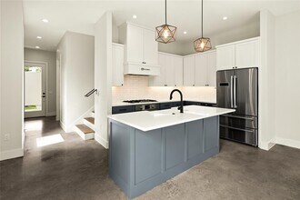 510 Sacramento Dr in Austin, TX - Building Photo - Building Photo