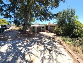 255 Chaplin Ln in San Luis Obispo, CA - Building Photo - Building Photo