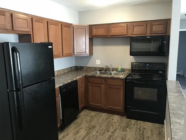 4171 E University Ave in Des Moines, IA - Building Photo - Building Photo