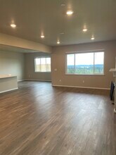 1339 Baker Heights Loop in Bremerton, WA - Foto de edificio - Building Photo