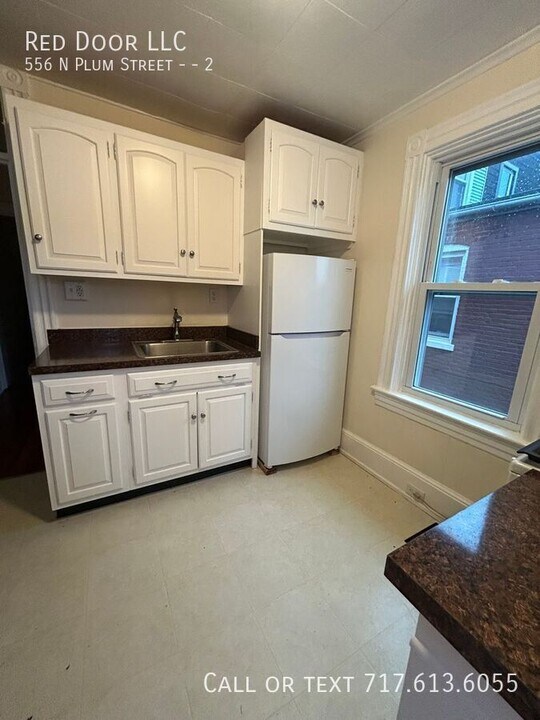 556 N Plum St in Lancaster, PA - Foto de edificio