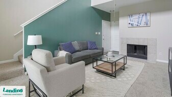 2500 Woodland Park Dr, Unit F306 in Houston, TX - Building Photo