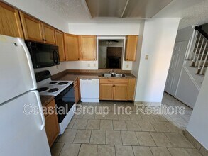 921 Wildwood Square Ct in Virginia Beach, VA - Foto de edificio - Building Photo