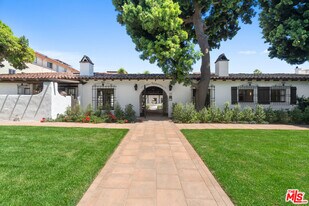 1308 N Harper Ave in Los Angeles, CA - Building Photo