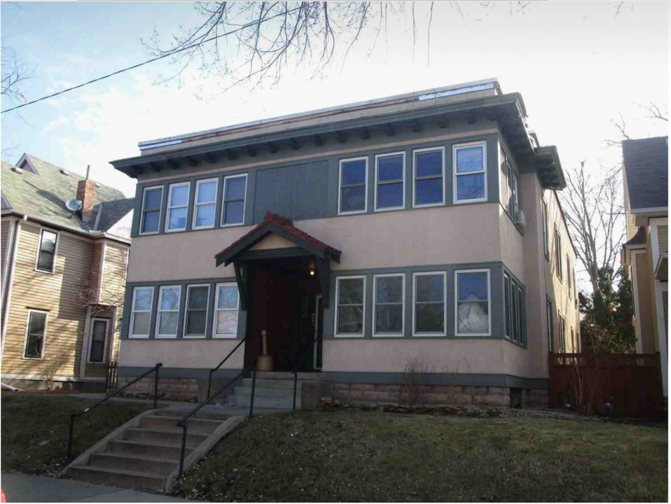 3129 Garfield Avenue in Minneapolis, MN - Foto de edificio