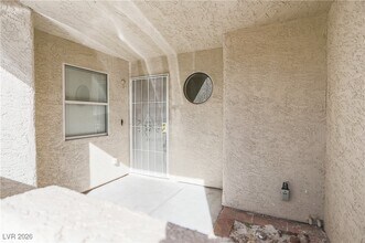 6250 W Flamingo Rd in Las Vegas, NV - Foto de edificio - Building Photo