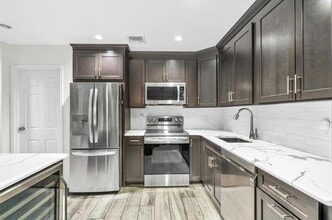 104 Palo Alto Dr in Plainview, NY - Building Photo - Building Photo