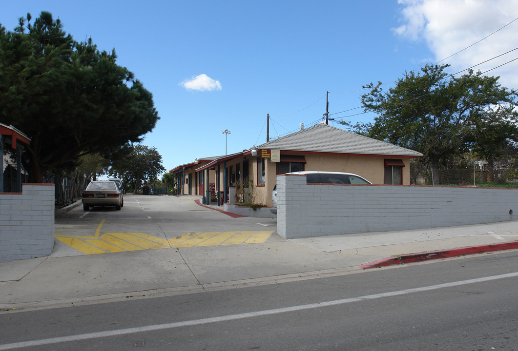 2387-2391 E Beyer Blvd in San Ysidro, CA - Foto de edificio