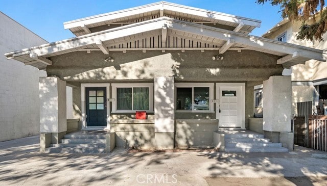 property at 911 W 40th Pl