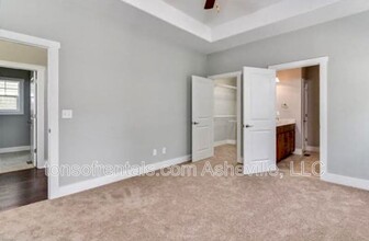 8 Loblolly Ln in Asheville, NC - Building Photo - Building Photo
