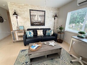 1705 N Riverside Dr in Pompano Beach, FL - Building Photo - Building Photo