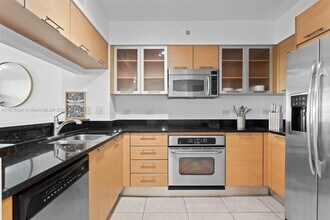 31 SE 5th St, Unit 505 in Miami, FL - Building Photo - Building Photo