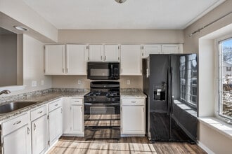 49 Grant Ln in Berlin, NJ - Foto de edificio - Building Photo