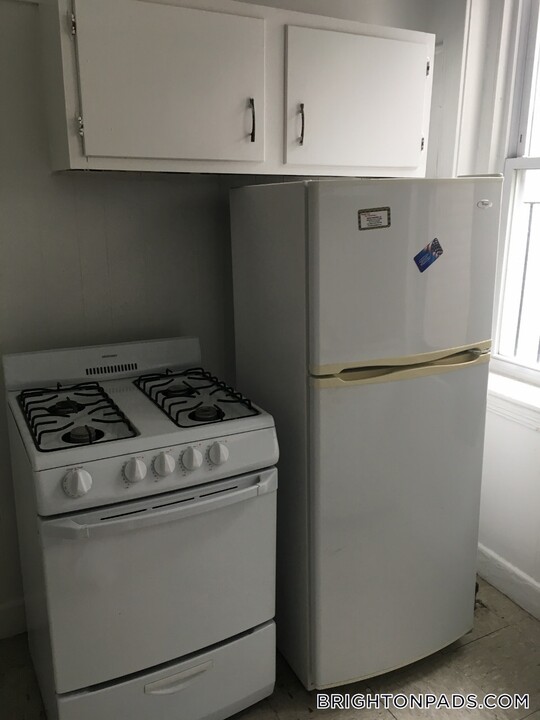 1800 Commonwealth Ave in Boston, MA - Building Photo