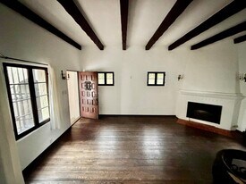 1519 N Hayworth Ave, Unit 1519 Hayworth in Los Angeles, CA - Building Photo