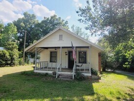 526 N Adams St in Quincy, FL - Building Photo