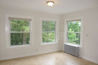 293 High St, Unit B in Somersworth, NH - Building Photo - Building Photo