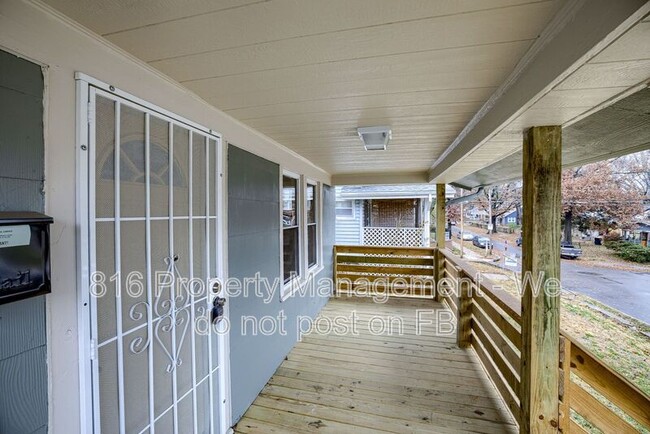 5702 Euclid Ave E in Kansas City, MO - Building Photo - Building Photo