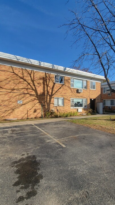 233 Northway Park Rd, Unit 7 in Machesney Park, IL - Building Photo