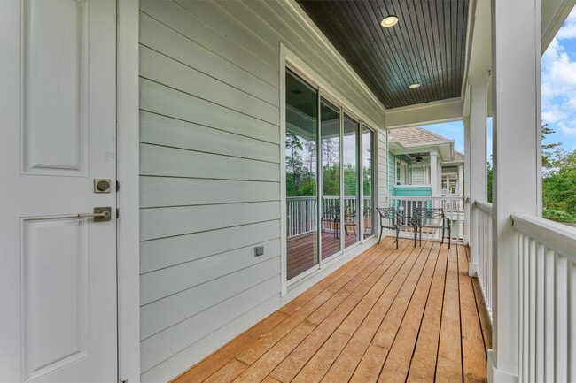 62 Dobbs View Ln