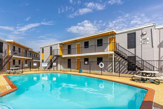 Rio in Fort Worth, TX - Building Photo - Building Photo
