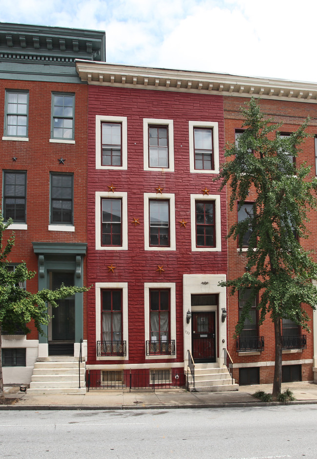 933 N Calvert St in Baltimore, MD - Foto de edificio - Building Photo