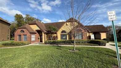 375 Lakepointe Dr in Altamonte Springs, FL - Building Photo - Building Photo