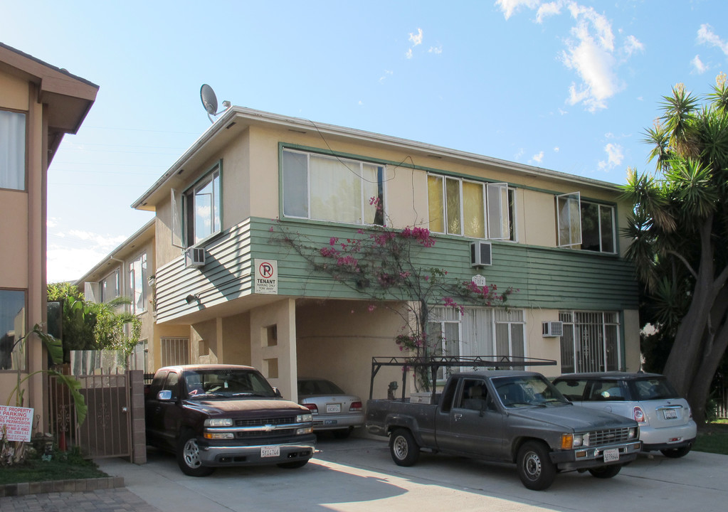 102 N Hayworth Ave in Los Angeles, CA - Foto de edificio