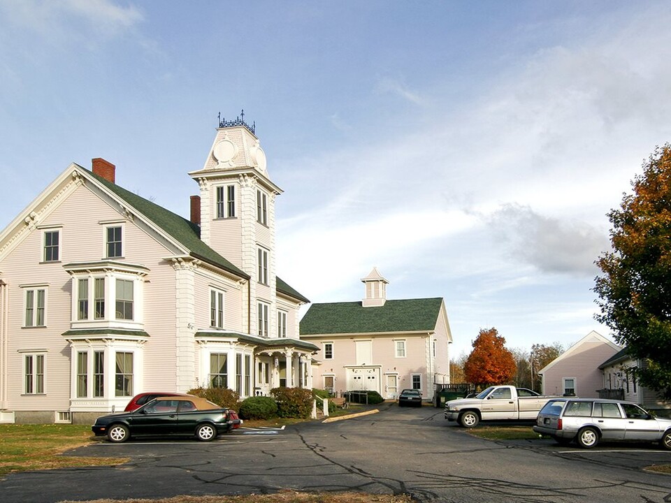 Prescott Heights in North Berwick, ME - Foto de edificio