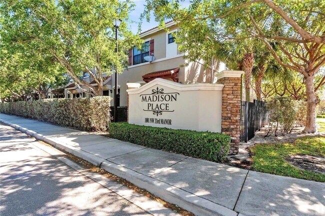 1071 NW 33rd Manor in Pompano Beach, FL - Building Photo - Building Photo