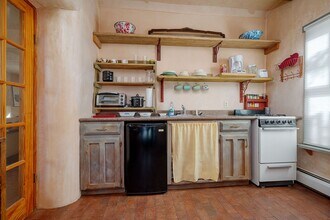 217 W Houghton St in Santa Fe, NM - Building Photo - Building Photo