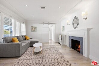 5439 Carpenter Ave in Los Angeles, CA - Building Photo - Building Photo