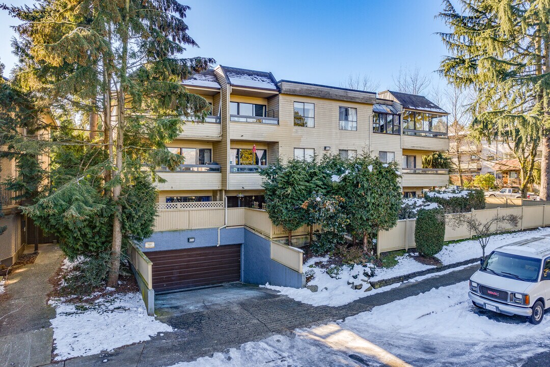Oasis in Vancouver, BC - Building Photo