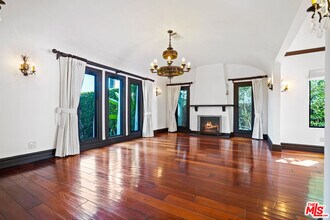 309 N Doheny Dr in Beverly Hills, CA - Building Photo - Building Photo