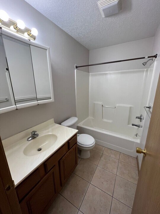 1105 Ratone St in Manhattan, KS - Building Photo