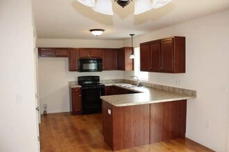 760 Oak Leaf Ln in Harrisburg, PA - Foto de edificio - Building Photo