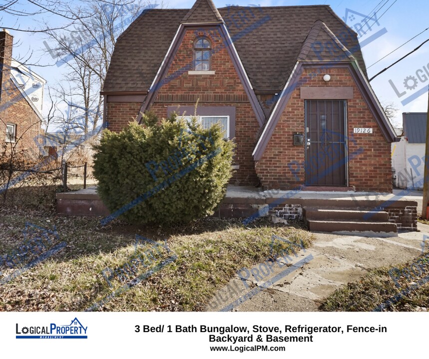 19126 Ryan Rd in Detroit, MI - Building Photo