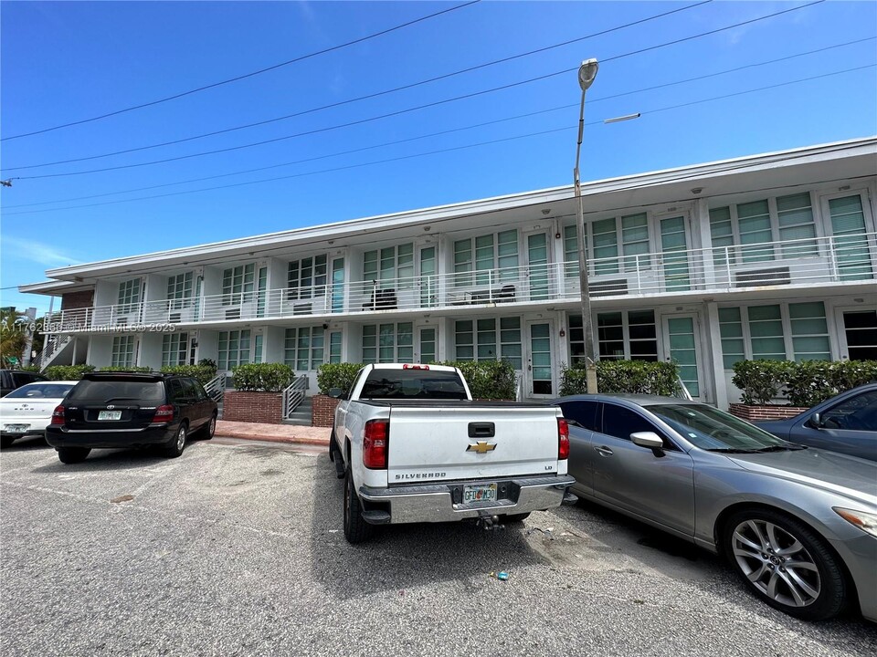 300 74th St in Miami Beach, FL - Foto de edificio