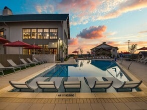 Vecina Apartment Villas in San Antonio, TX - Foto de edificio - Building Photo