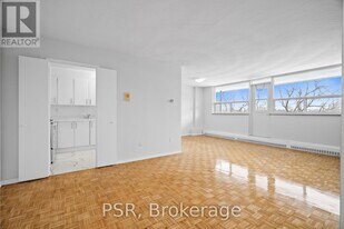 105 Rowena Dr in Toronto, ON - Building Photo