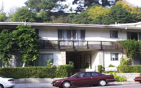 855 Moraga Dr in Los Angeles, CA - Building Photo - Building Photo