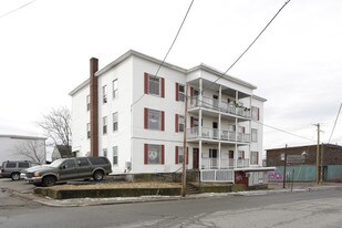 585-591 Somerville St in Manchester, NH - Building Photo