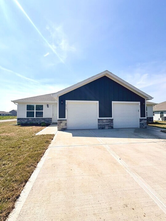 620 Fall Meadow Ln in Belton, MO - Building Photo