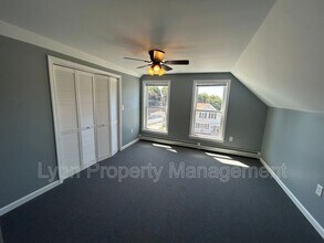 70 Maple St in Killingly, CT - Foto de edificio - Building Photo