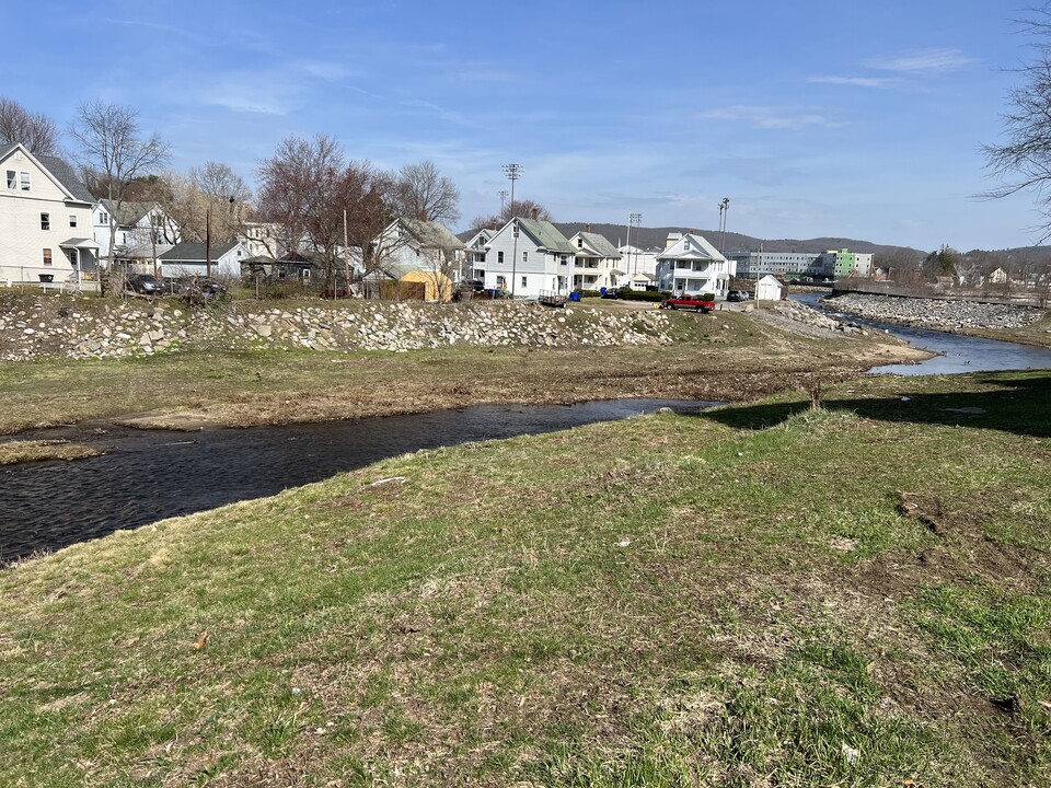 109 E Albert St in Torrington, CT - Building Photo