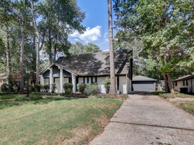 1951 Round Spring Dr in Houston, TX - Building Photo